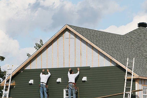 Professional Siding technician working in Smithfield, VA